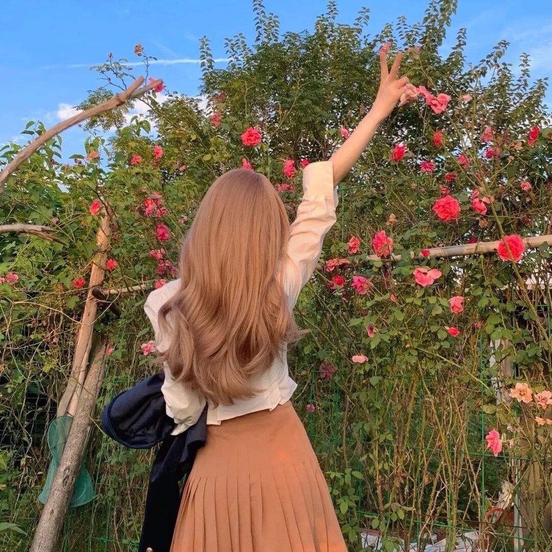 她从风暴中走来